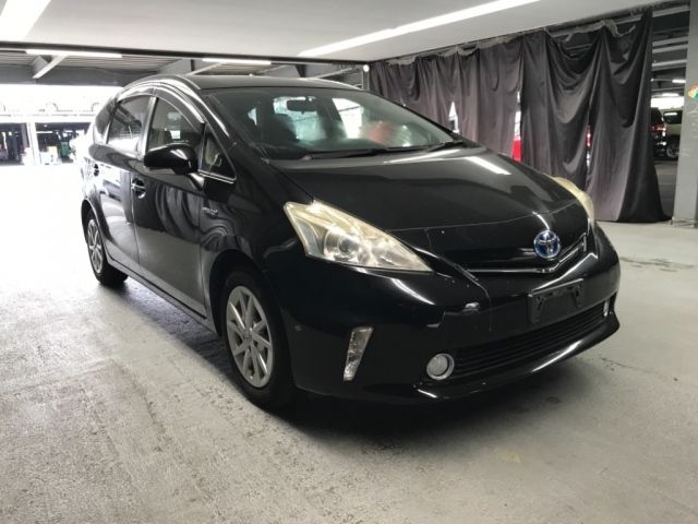 1131 Toyota Prius alpha ZVW41W 2013 г. (NISSAN Osaka)